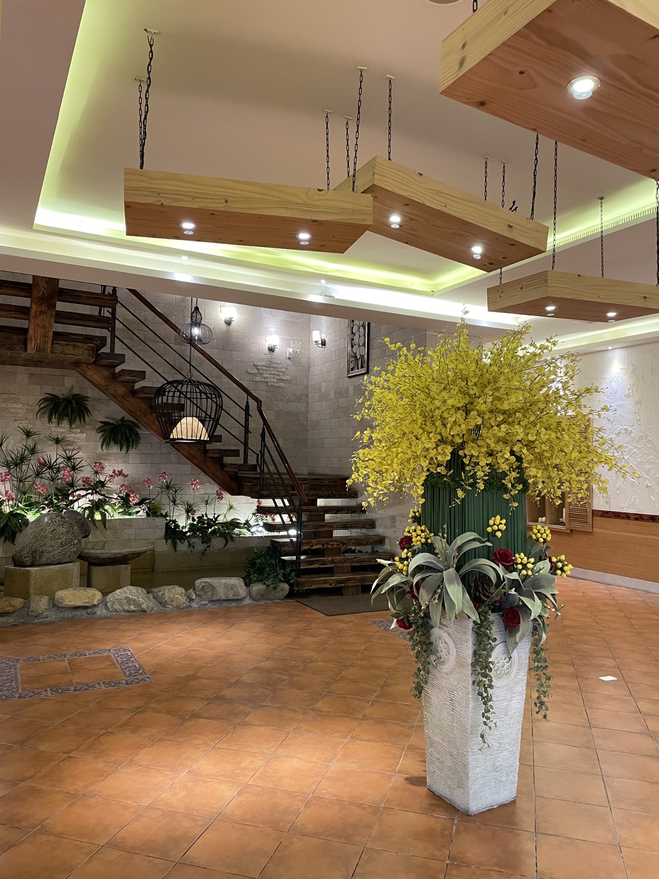 【高雄按摩】左腳右腳經典按摩會館.自由館|腳底按摩油壓指壓|